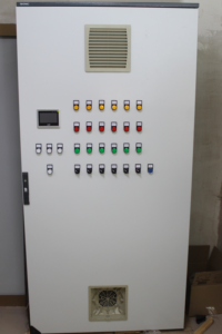 Шкаф (щит) управления холодильной машиной (чиллером) (ШУ ХМ) на базе панели оператора ONI ETG