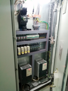 Шкаф (щит) управления покрасочной камерой с частотным преобразователями и плавными пусками Шнайдер